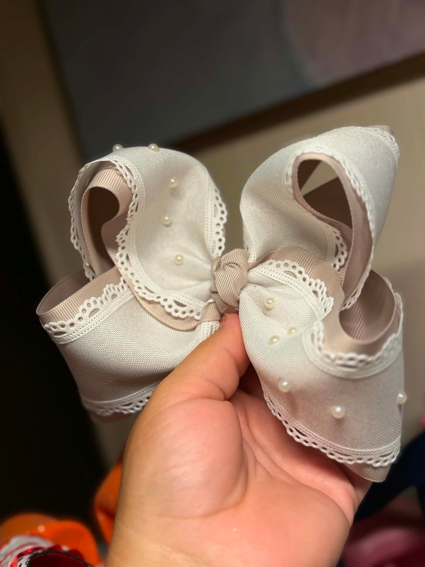5.5-6in taupe bow